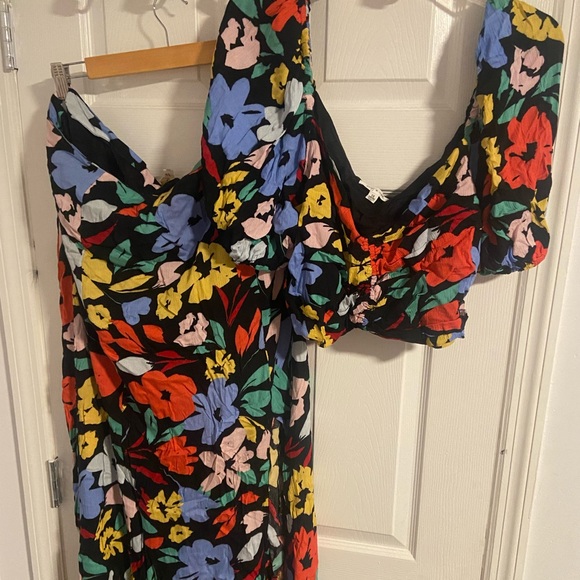 Luvmemore
Cindy Crop Top and Skirt Two Piece Set - 1x or 16W/18W - Floral Print - Picture 4 of 6